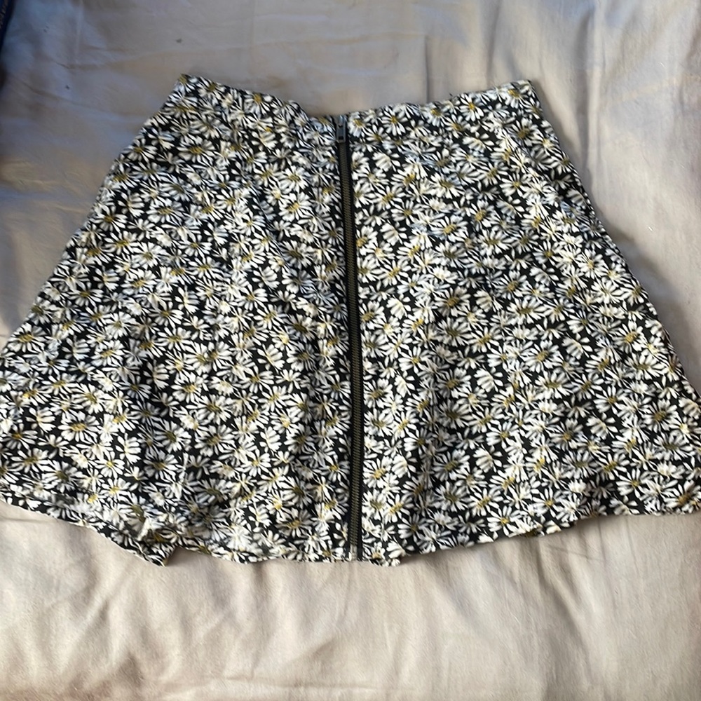 Pins and needles medium sized daisy skirt